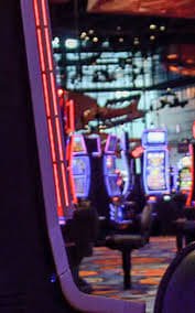 Tampilan layar taruhan olahraga dan permainan slot di kaizen88